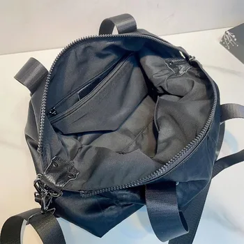 Женская сумка через плечо из нейлоновой плиссированной ткани, персонализированная сумка через плечо с заклепками, кожаная повседневная сумка для багажа, сетчатая женская сумка для путешествий Изображение 4